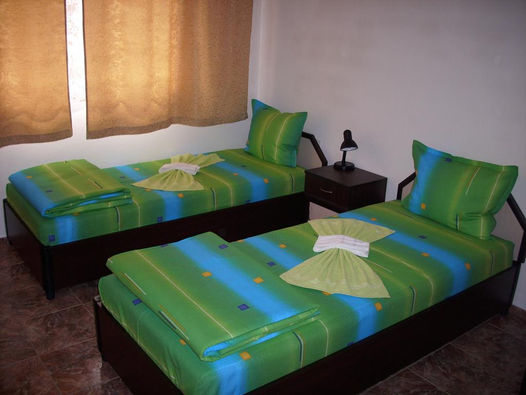 Georgievi Guest House Pomorie Bagian luar foto