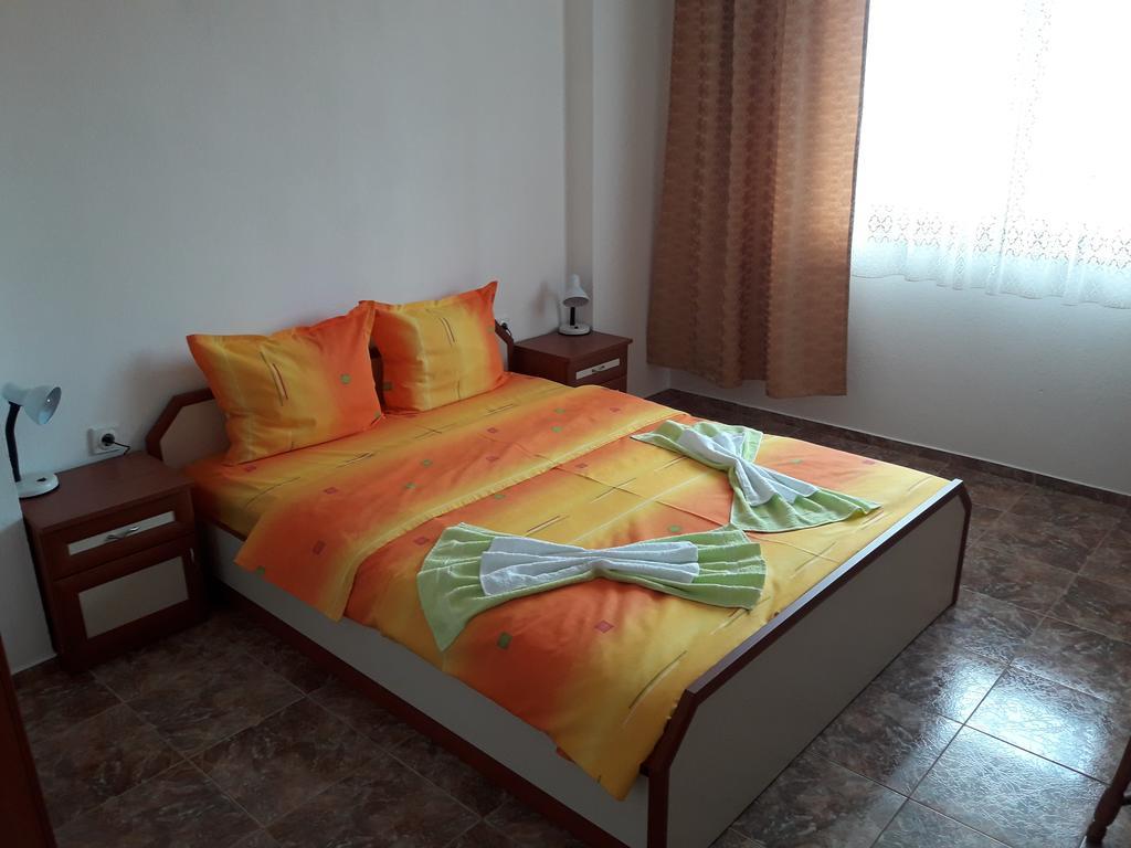 Georgievi Guest House Pomorie Bagian luar foto