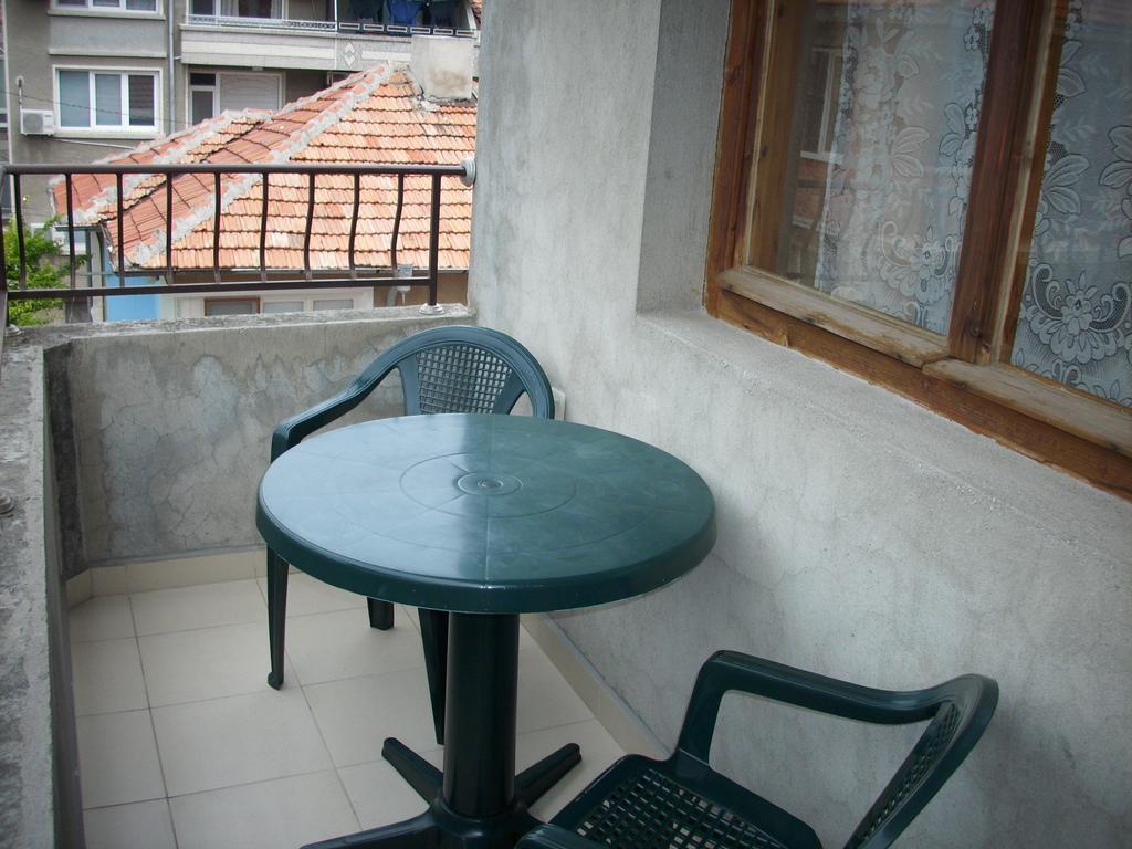 Georgievi Guest House Pomorie Bagian luar foto