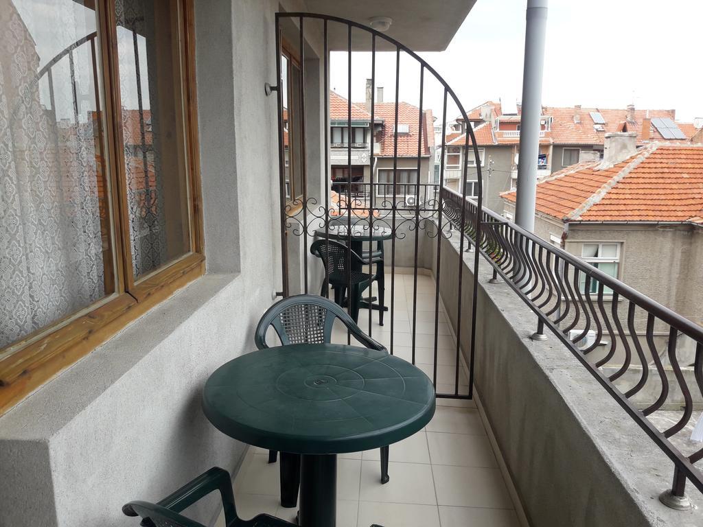 Georgievi Guest House Pomorie Bagian luar foto