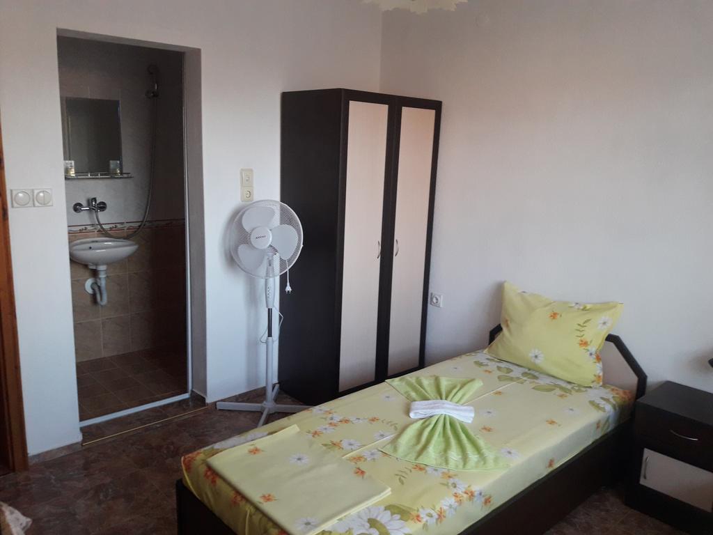 Georgievi Guest House Pomorie Bagian luar foto