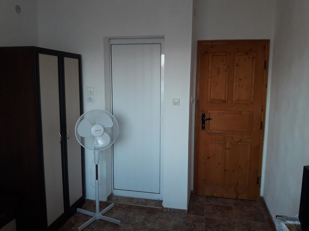 Georgievi Guest House Pomorie Bagian luar foto