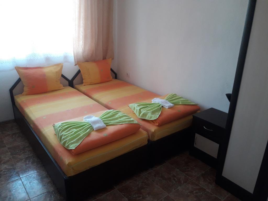 Georgievi Guest House Pomorie Bagian luar foto